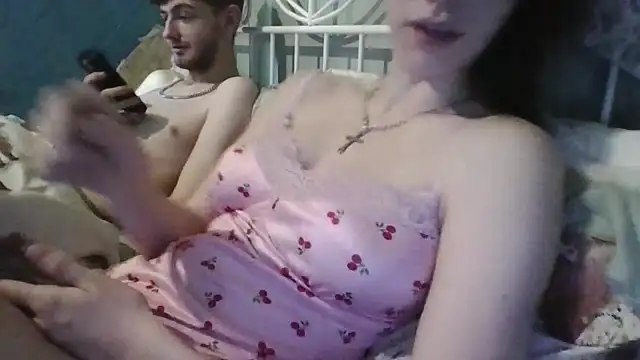 Snapshot of VioletxBlue chatting on May 21, 2026, 10:11 am VioletxBlue online show from May 21, 2026, 10:11 am