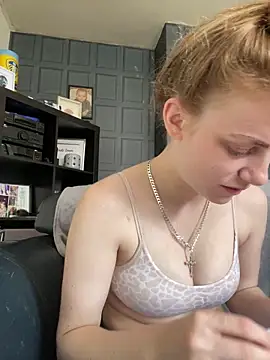 Snapshot of VioletxBlue chatting on June 2, 2026, 1:24 pm VioletxBlue online show from June 2, 2026, 1:24 pm