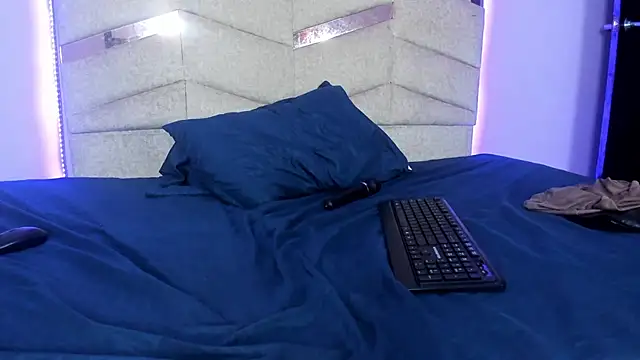 Snapshot of RubiSharqui_ chatting on February 12, 2025, 3:27 pm RubiSharqui online show from February 12, 2025, 3:27 pm