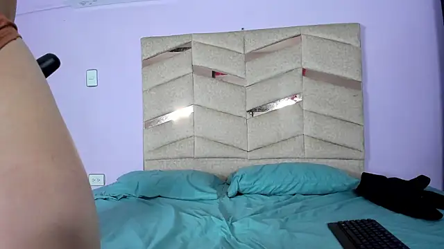 Snapshot of RubiSharqui_ chatting on March 4, 2025, 12:22 pm RubiSharqui online show from March 4, 2025, 12:22 pm