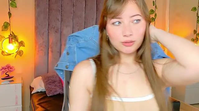 Dahlia Rousse online show from May 6, 2026, 6:52 am