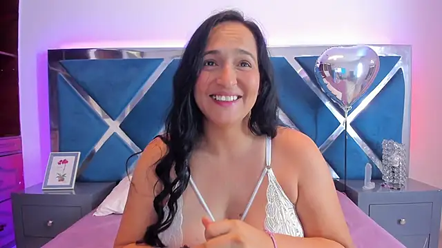 LucineArias online show from March 4, 2025, 7:54 pm