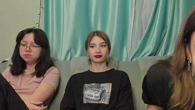 honey love honeyy online show from January 12, 2025, 5:33 pm