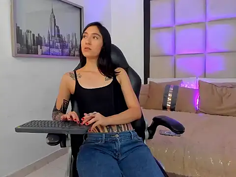 MeganPresleyy online show from May 13, 2026, 8:49 pm