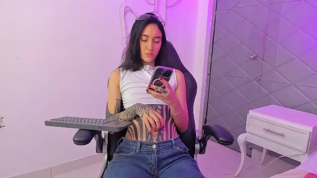MeganPresleyy online show from May 18, 2026, 6:08 am