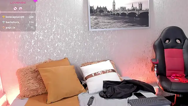 Snapshot of Luxury_Woman chatting on March 18, 2025, 3:09 am Luxury Woman online show from March 18, 2025, 3:09 am