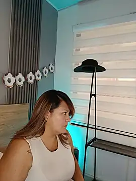 Elise-Leyton online show from July 6, 2026, 9:06 pm