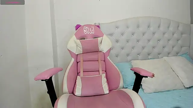 Snapshot of Alana_ponsee chatting on February 1, 2025, 2:58 am Alana ponsee online show from February 1, 2025, 2:58 am