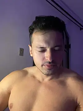 Snapshot of Lucasfit24 chatting on March 4, 2025, 11:43 pm Lucasfit24 online show from March 4, 2025, 11:43 pm