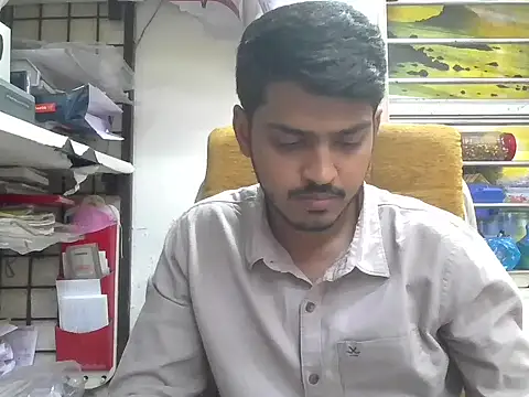 cute modell online show from December 19, 2025, 12:01 pm