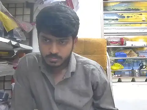 cute modell online show from March 4, 2026, 12:22 pm