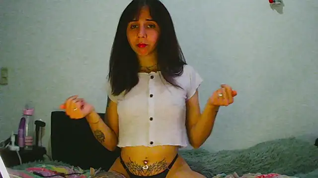 Snapshot of w4xxita chatting on May 27, 2026, 7:44 pm w4xxita online show from May 27, 2026, 7:44 pm