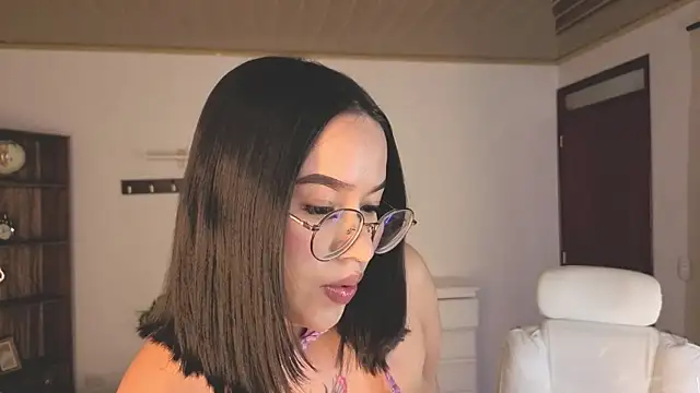 Snapshot of Renaxi_Smith chatting on July 22, 2026, 7:49 pm Renaxi Smith online show from July 22, 2026, 7:49 pm