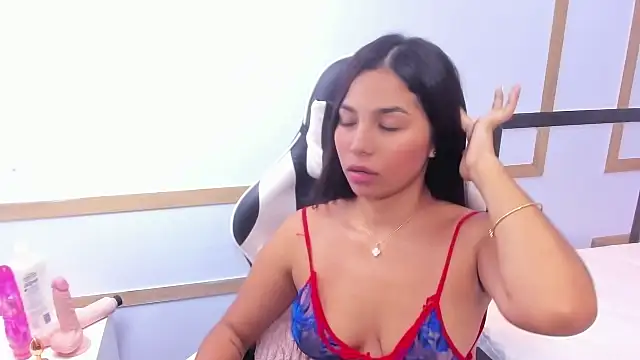 Snapshot of CharlotteGraay chatting on February 23, 2025, 2:35 pm CharlotteGraay online show from February 23, 2025, 2:35 pm