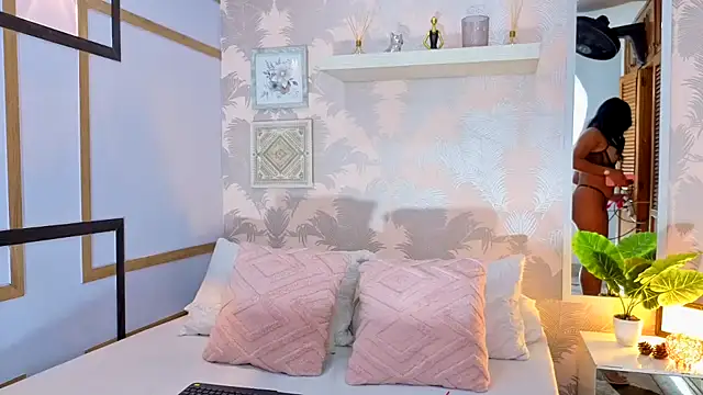 Snapshot of CharlotteGraay chatting on November 25, 2025, 7:36 pm CharlotteGraay online show from November 25, 2025, 7:36 pm