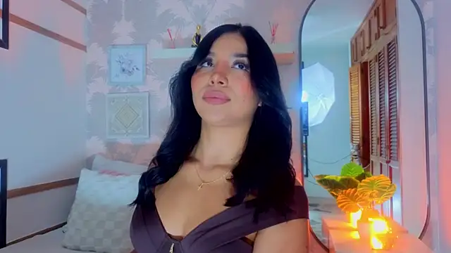 Snapshot of CharlotteGraay chatting on May 6, 2026, 7:41 pm CharlotteGraay online show from May 6, 2026, 7:41 pm