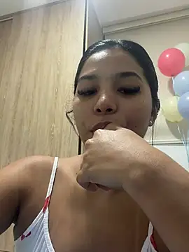 CharlotteGraay online show from July 27, 2026, 1:12 am