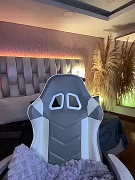 Sara  collins   online show from December 19, 2025, 12:12 pm