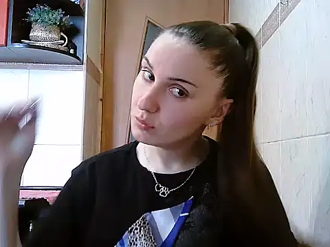 Yuliia30 online show from May 1, 2026, 2:10 pm