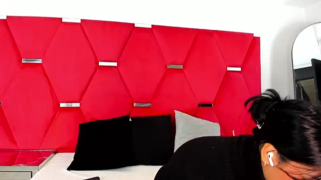 Salmaportman69 online show from March 7, 2026, 8:06 pm