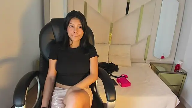 Salmaportman69 online show from March 12, 2026, 9:32 pm