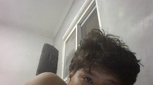 Snapshot of it0z_klk chatting on February 4, 2025, 12:40 am it0z klk online show from February 4, 2025, 12:40 am