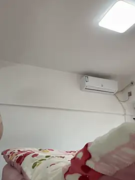 Hey-Cute online show from November 16, 2025, 12:27 am