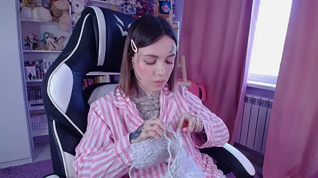 Snapshot of Catharsisi chatting on February 21, 2025, 1:55 pm Catharsisi online show from February 21, 2025, 1:55 pm