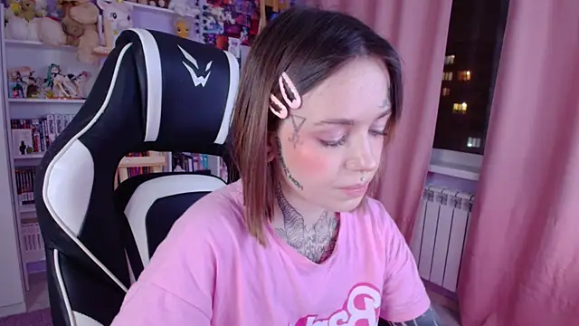 Snapshot of Catharsisi chatting on March 5, 2025, 4:46 pm Catharsisi online show from March 5, 2025, 4:46 pm