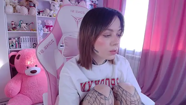 Snapshot of Catharsisi chatting on March 21, 2025, 3:02 pm Catharsisi online show from March 21, 2025, 3:02 pm