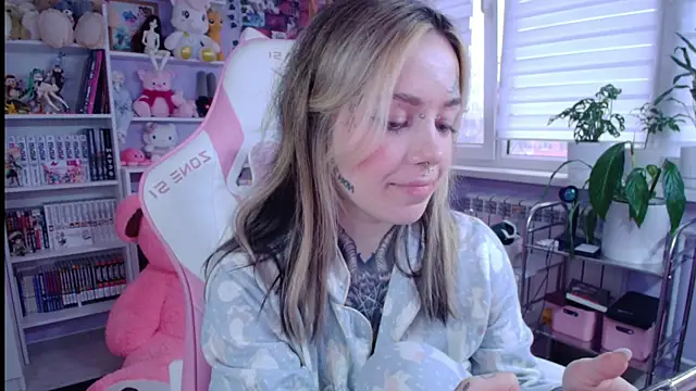 Snapshot of Catharsisi chatting on December 1, 2025, 12:21 pm Catharsisi online show from December 1, 2025, 12:21 pm