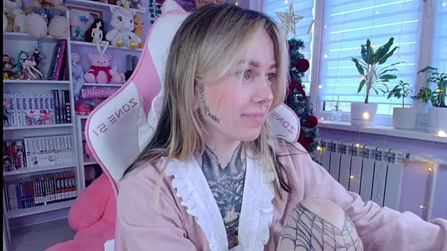 Snapshot of Catharsisi chatting on December 22, 2025, 12:35 pm Catharsisi online show from December 22, 2025, 12:35 pm