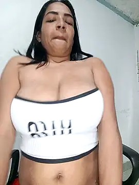 Snapshot of CarolinePolsen chatting on February 25, 2025, 8:09 pm CarolinePolsen online show from February 25, 2025, 8:09 pm