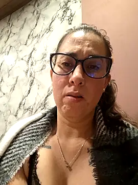 Snapshot of CHARLOTTE_1711 chatting on June 7, 2026, 3:32 am CHARLOTTE 1711 online show from June 7, 2026, 3:32 am