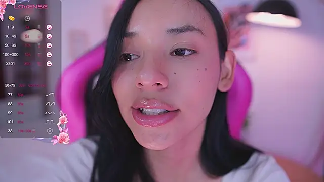 Snapshot of Hade_collinss chatting on January 13, 2025, 11:27 pm Hade collinss online show from January 13, 2025, 11:27 pm