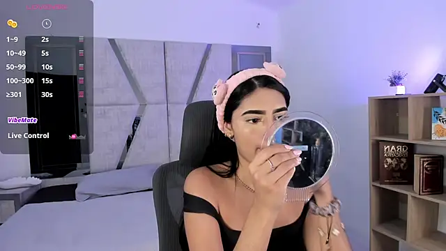 Snapshot of BellaaStorm chatting on September 16, 2025, 1:34 pm BellaaStorm online show from September 16, 2025, 1:34 pm