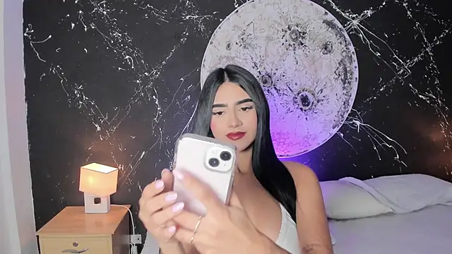 Snapshot of BellaaStorm chatting on October 1, 2025, 5:35 am BellaaStorm online show from October 1, 2025, 5:35 am