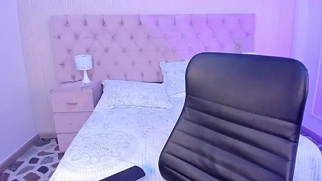 Snapshot of BellaaStorm chatting on November 11, 2025, 8:42 pm BellaaStorm online show from November 11, 2025, 8:42 pm