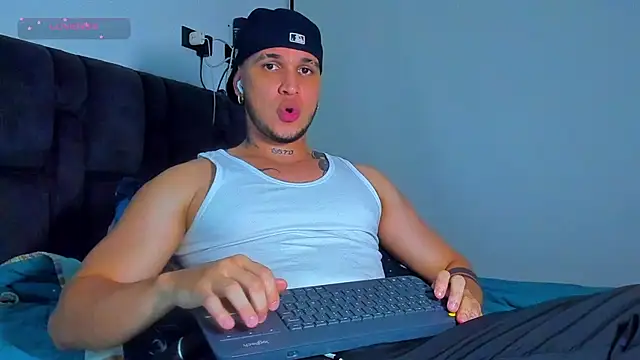 austinoficial online show from May 11, 2026, 1:00 am