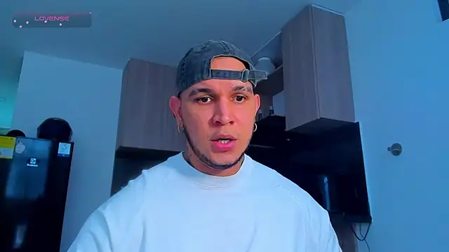 austinoficial online show from May 13, 2026, 9:44 pm