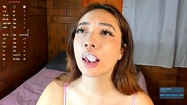 Snapshot of Annycolin_ chatting on January 14, 2025, 11:05 pm Annycolin online show from January 14, 2025, 11:05 pm