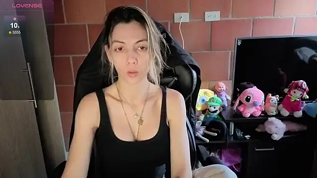 Princezzlove3 online show from October 11, 2025, 1:42 pm