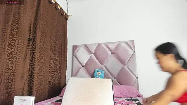 Snapshot of AnieRey chatting on October 11, 2025, 12:10 am AnieRey online show from October 11, 2025, 12:10 am