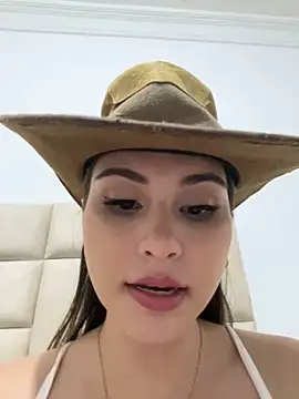 Snapshot of Aitana_Hilton_ chatting on February 8, 2025, 1:43 am Aitana Hilton online show from February 8, 2025, 1:43 am