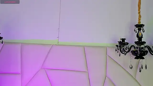 Snapshot of Aitana_Hilton_ chatting on September 29, 2025, 12:32 pm Aitana Hilton online show from September 29, 2025, 12:32 pm