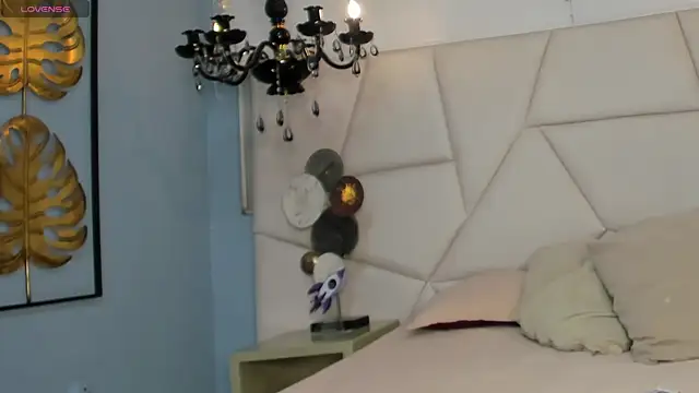 Snapshot of Aitana_Hilton_ chatting on October 25, 2025, 11:40 am Aitana Hilton online show from October 25, 2025, 11:40 am