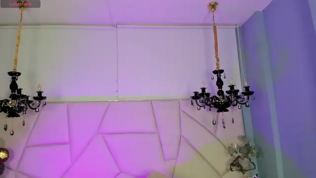 Snapshot of Aitana_Hilton_ chatting on November 10, 2025, 11:42 am Aitana Hilton online show from November 10, 2025, 11:42 am