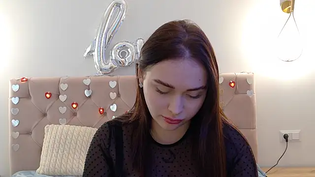 Snapshot of Lilliana_Moon chatting on February 19, 2025, 8:44 am Lilliana Moon online show from February 19, 2025, 8:44 am