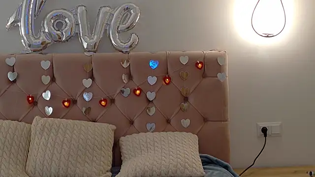 Snapshot of Lilliana_Moon chatting on February 19, 2025, 11:49 am Lilliana Moon online show from February 19, 2025, 11:49 am