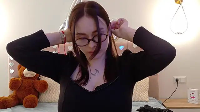 Snapshot of Lilliana_Moon chatting on February 28, 2025, 11:03 am Lilliana Moon online show from February 28, 2025, 11:03 am